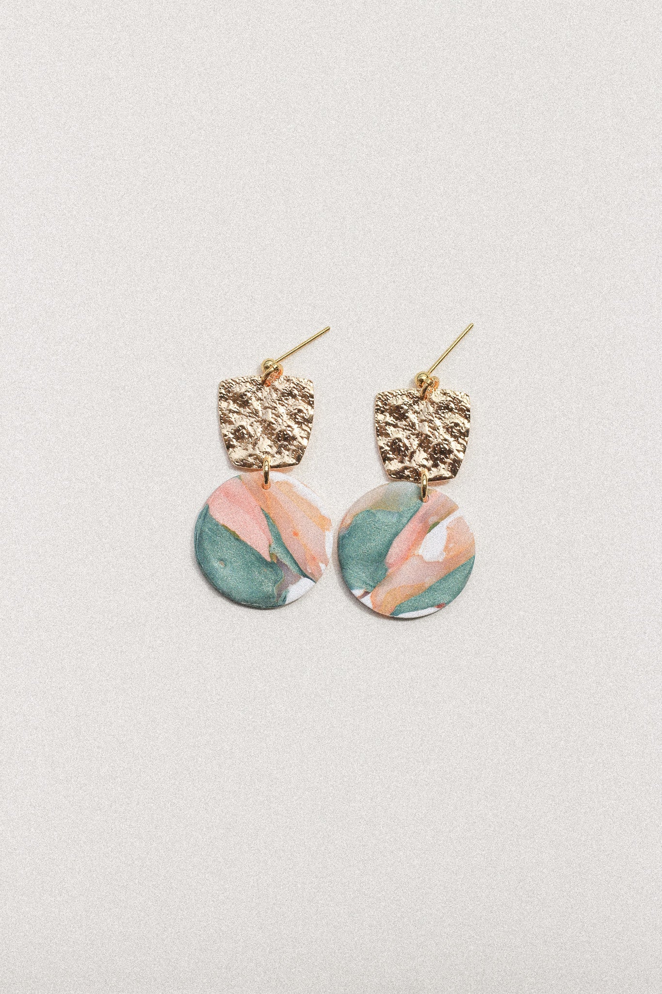 LES COMBLÉES en motif soleil