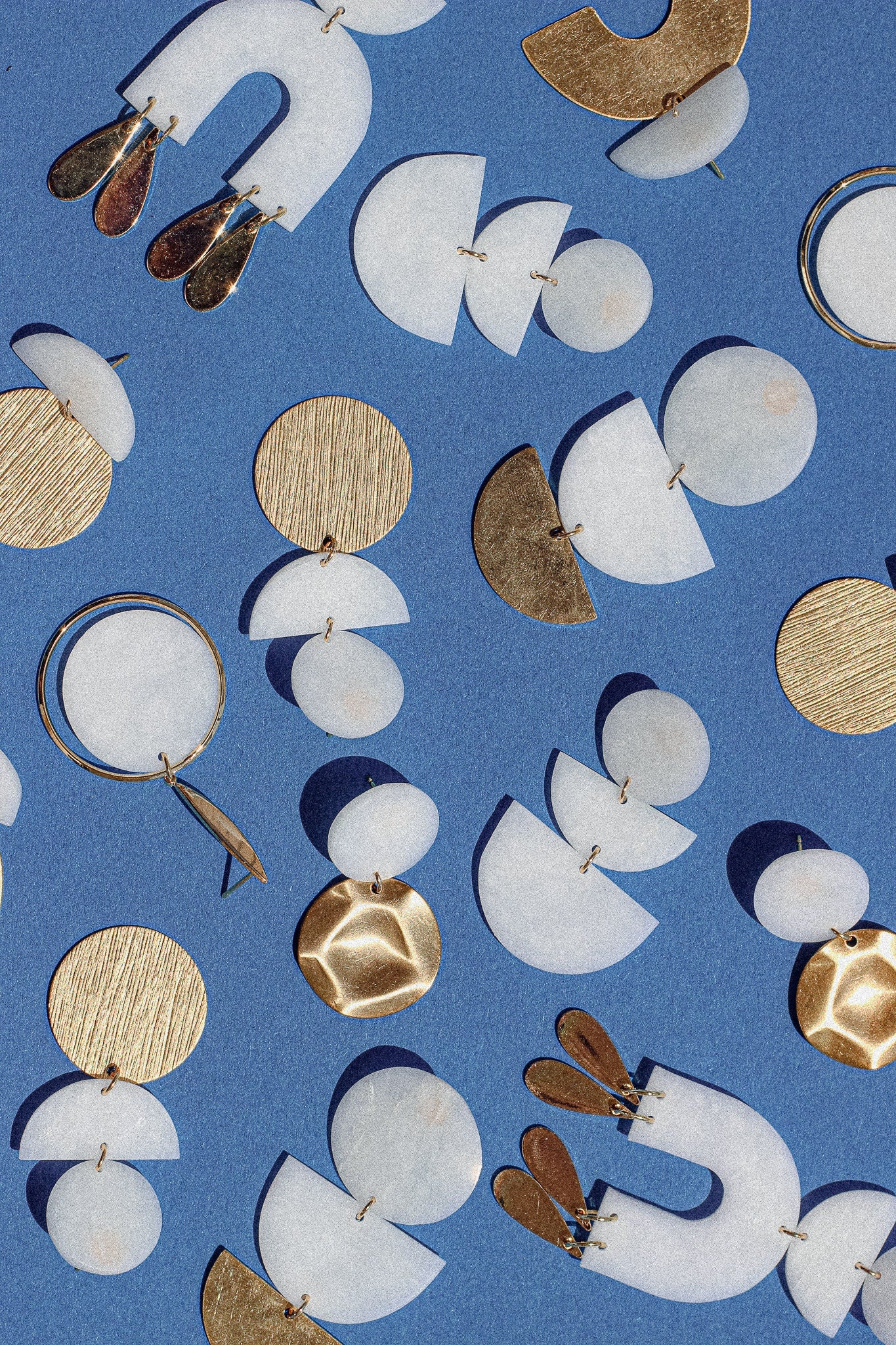 Boucles d'oreilles uniques et chics réalisées à la main par dehis studio