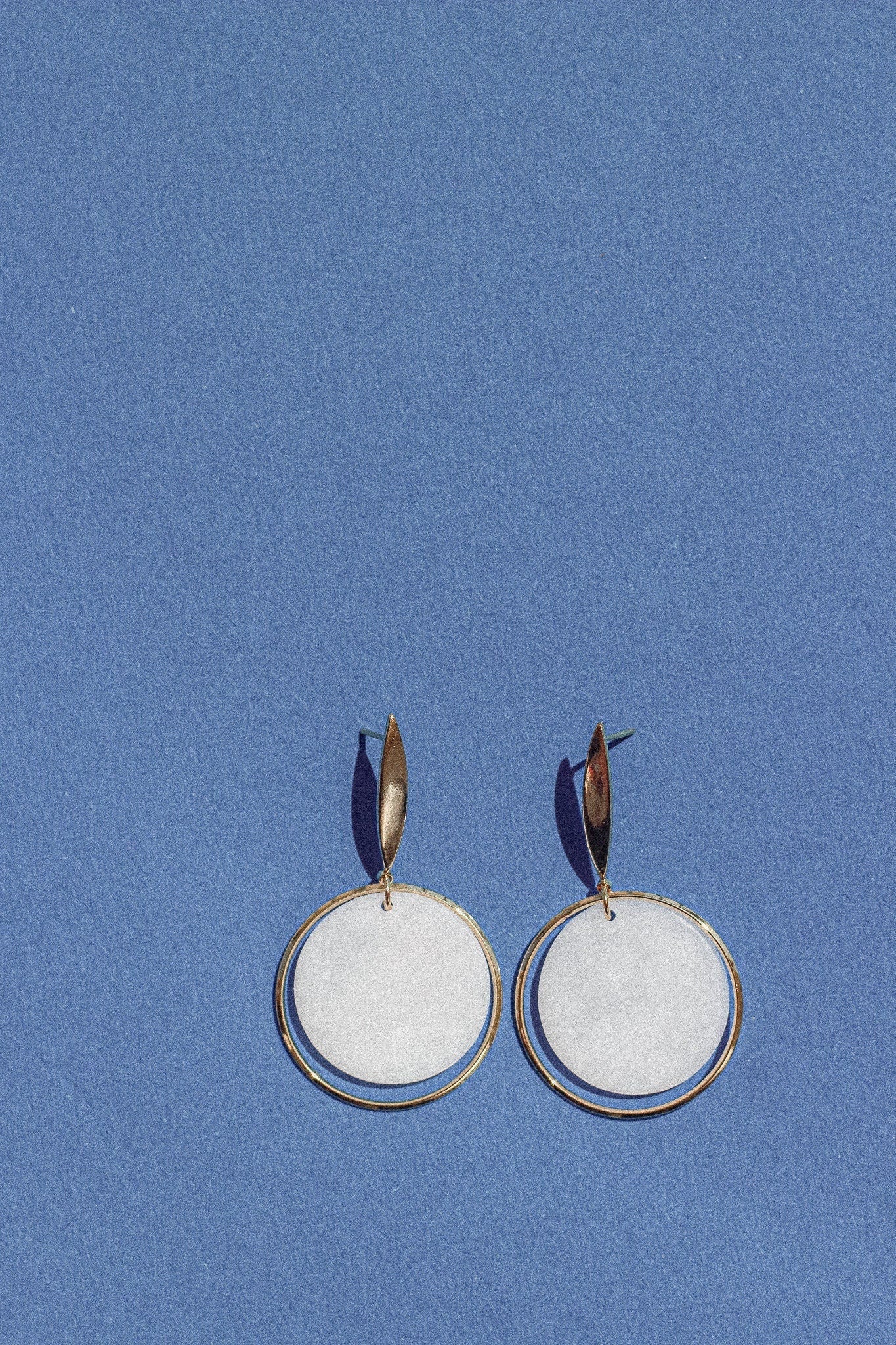 Boucles d'oreilles uniques et chics réalisées à la main par dehis studio